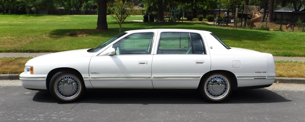 1998 Cadillac DeVille 7th Gen - Image 10 of 31