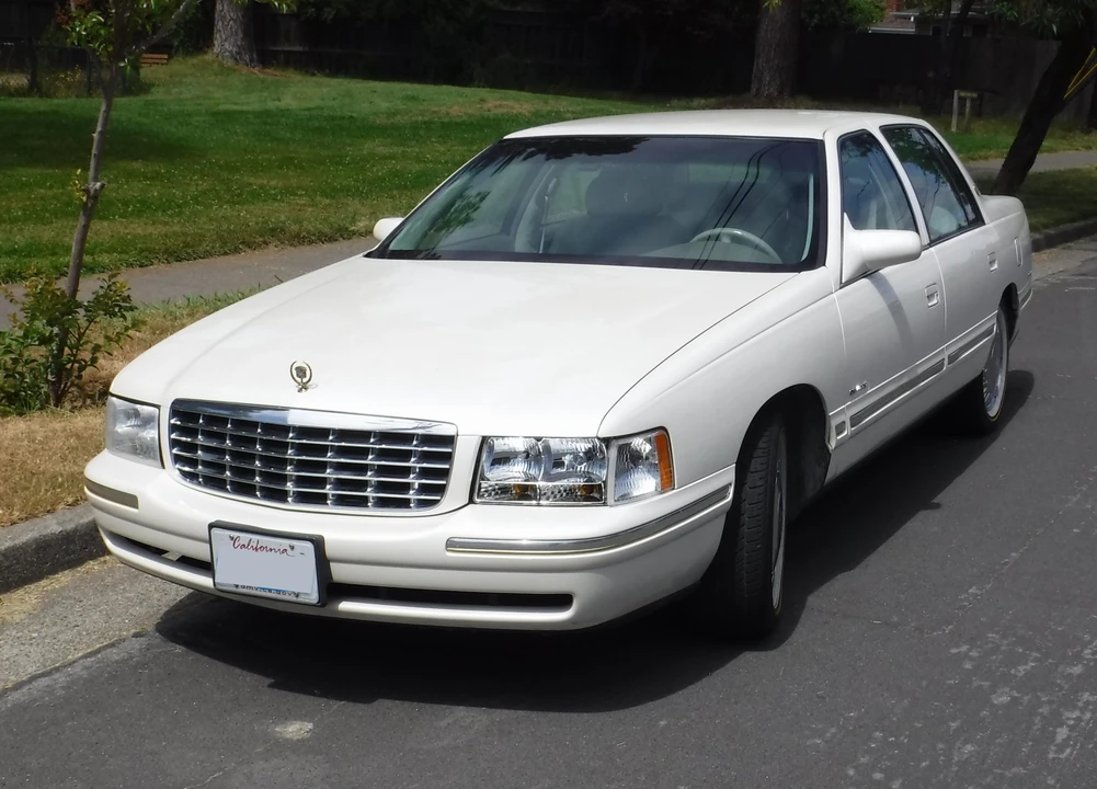 1998 Cadillac DeVille 7th Gen - Image 2 of 31