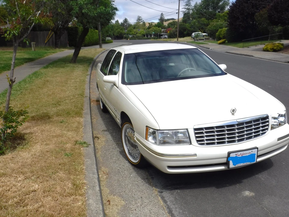 1998 Cadillac DeVille 7th Gen - Image 4 of 31