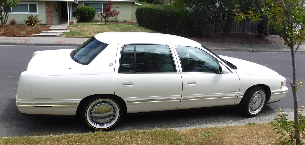 1998 Cadillac DeVille 7th Gen - Image 5 of 31