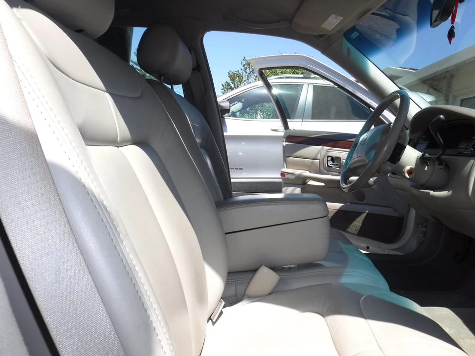 1998 Cadillac DeVille 7th Gen - Image 25 of 31
