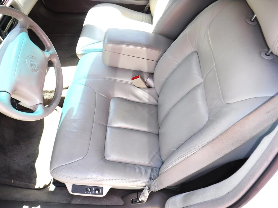 1998 Cadillac DeVille 7th Gen - Image 21 of 31