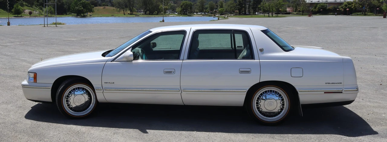 1998 Cadillac DeVille 7th Gen - Image 9 of 31