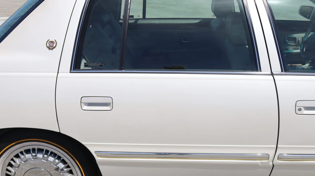 1998 Cadillac DeVille 7th Gen - Image 15 of 31