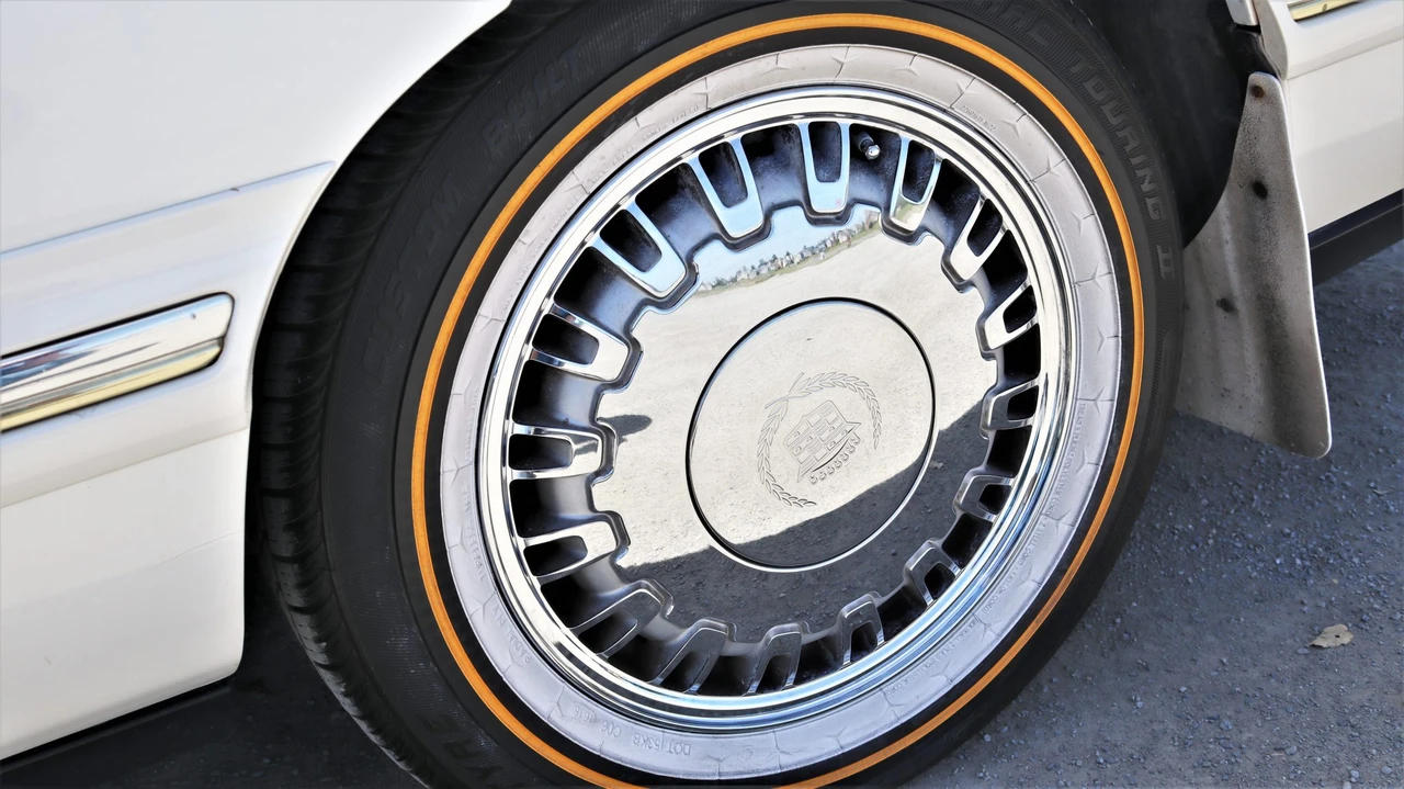 1998 Cadillac DeVille 7th Gen - Image 20 of 31