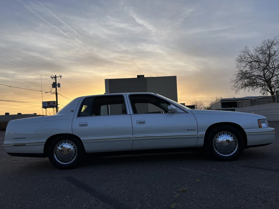 1998 Cadillac DeVille 7th Gen - Image 10 of 31