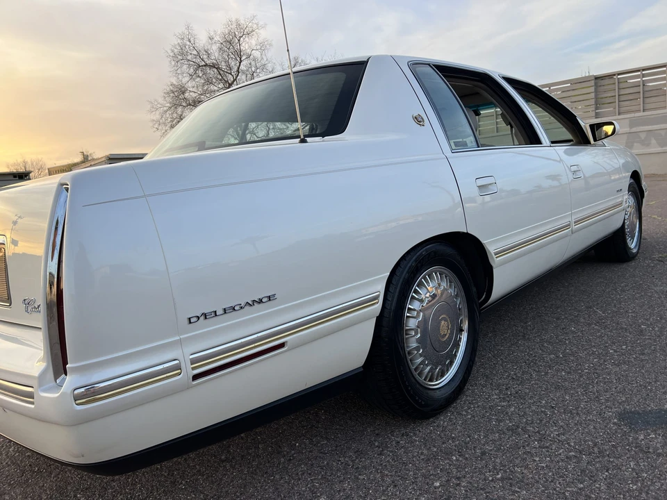 1998 Cadillac DeVille 7th Gen - Image 26 of 31