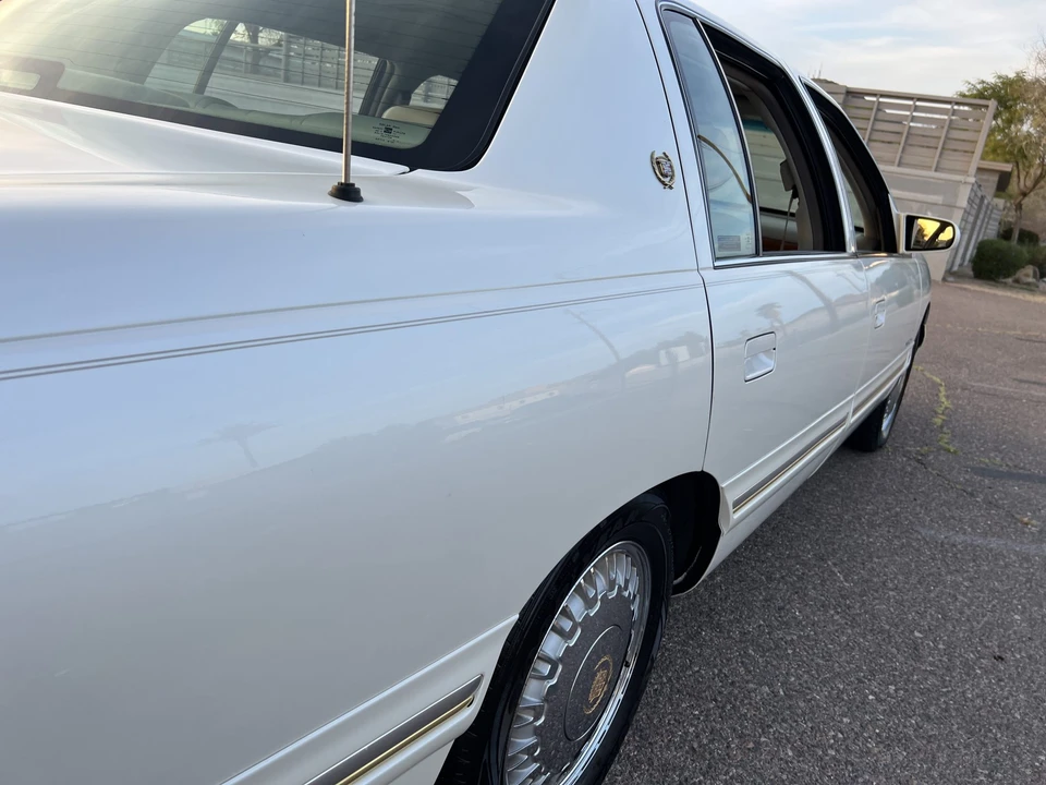 1998 Cadillac DeVille 7th Gen - Image 25 of 31
