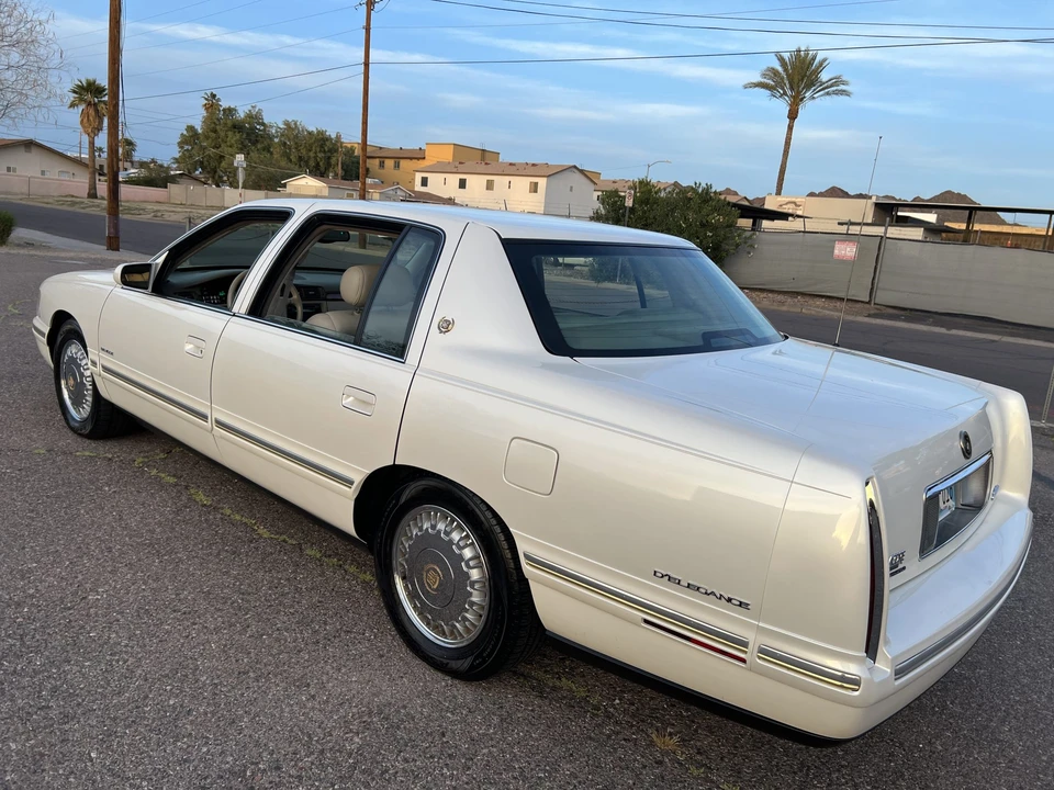 1998 Cadillac DeVille 7th Gen - Image 13 of 31
