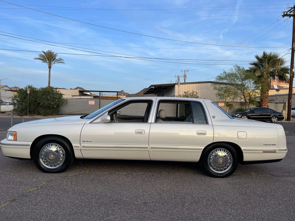 1998 Cadillac DeVille 7th Gen - Image 17 of 31