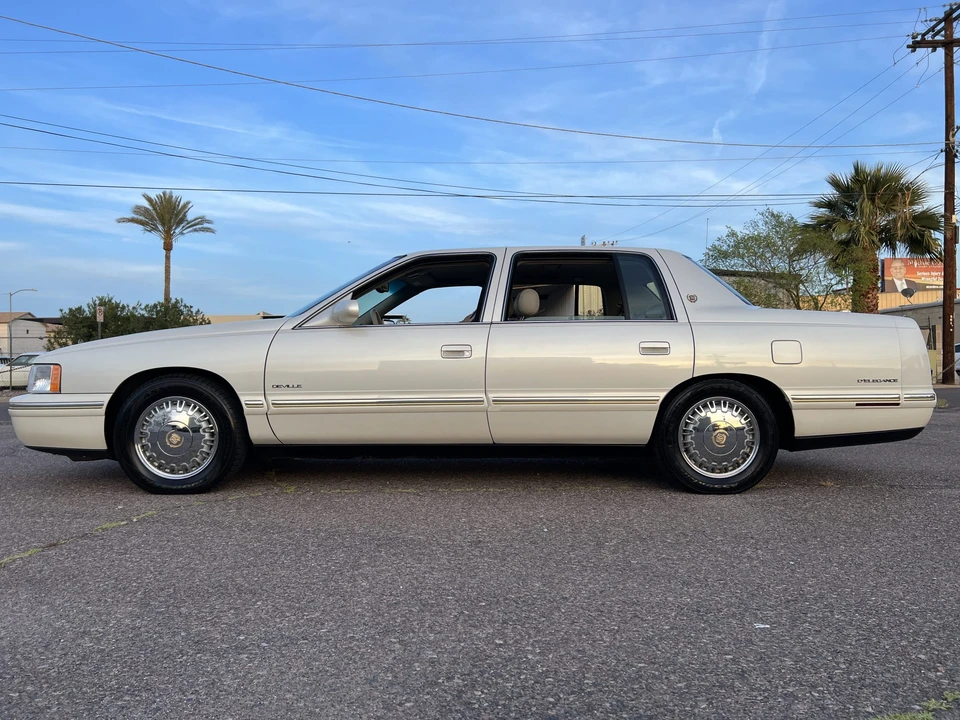 1998 Cadillac DeVille 7th Gen - Image 16 of 31
