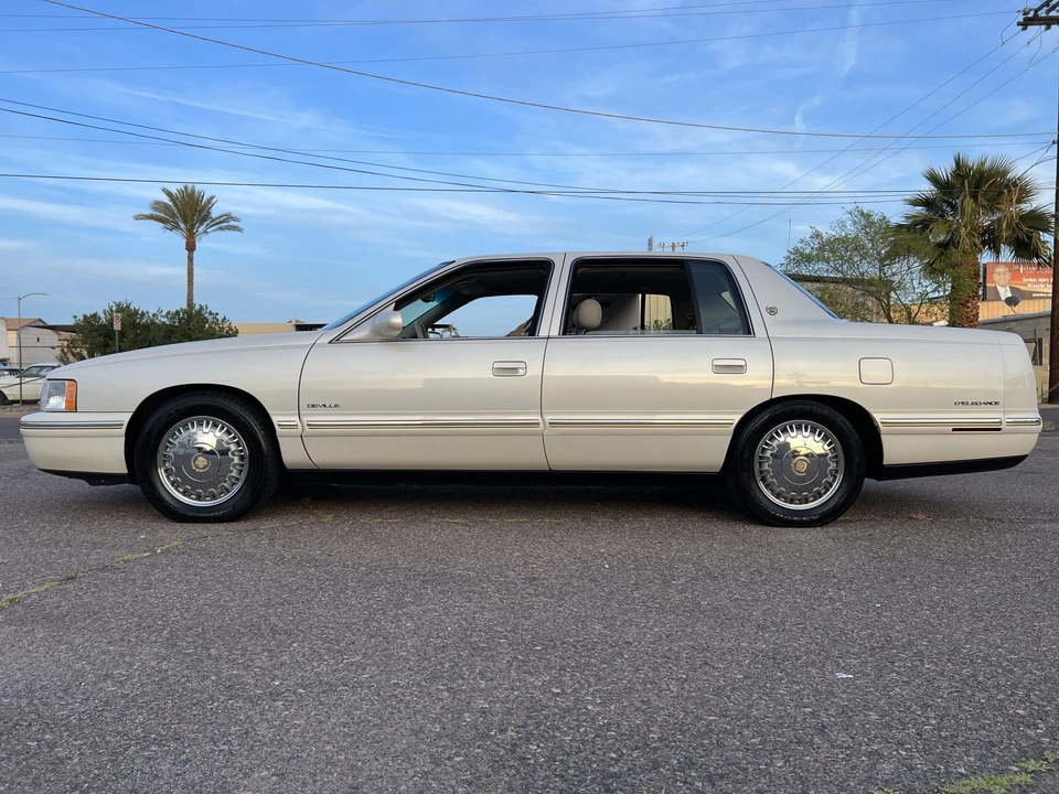 1998 Cadillac DeVille 7th Gen - Image 15 of 31
