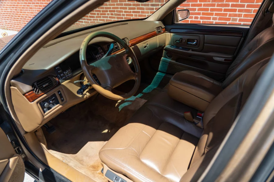 1998 Cadillac DeVille 7th Gen - Image 9 of 14