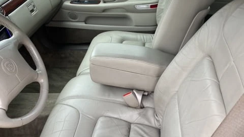 1998 Cadillac DeVille 7th Gen - Image 3 of 8