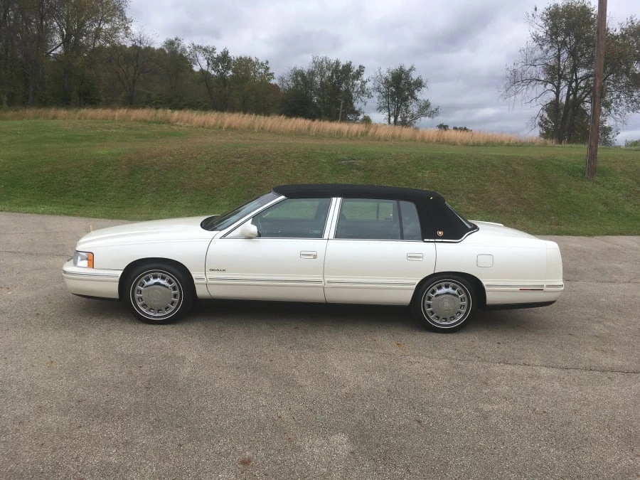 1998 Cadillac DeVille 7th Gen - Image 2 of 8