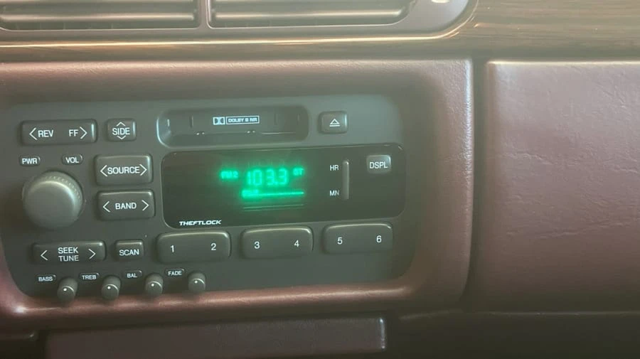 1998 Cadillac DeVille 7th Gen - Image 11 of 15