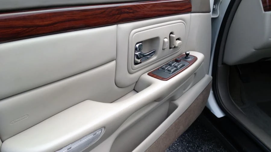 1998 Cadillac Fleetwood - Image 6 of 9