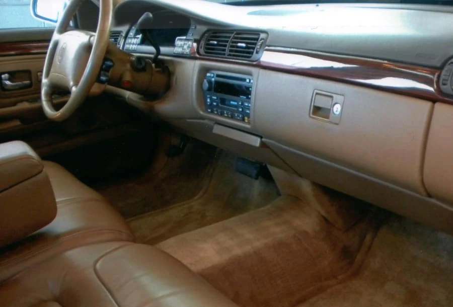 1998 Cadillac DeVille 7th Gen - Image 4 of 8