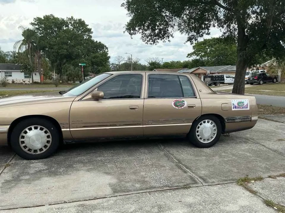 1998 Cadillac DeVille 7th Gen - Image 9 of 14