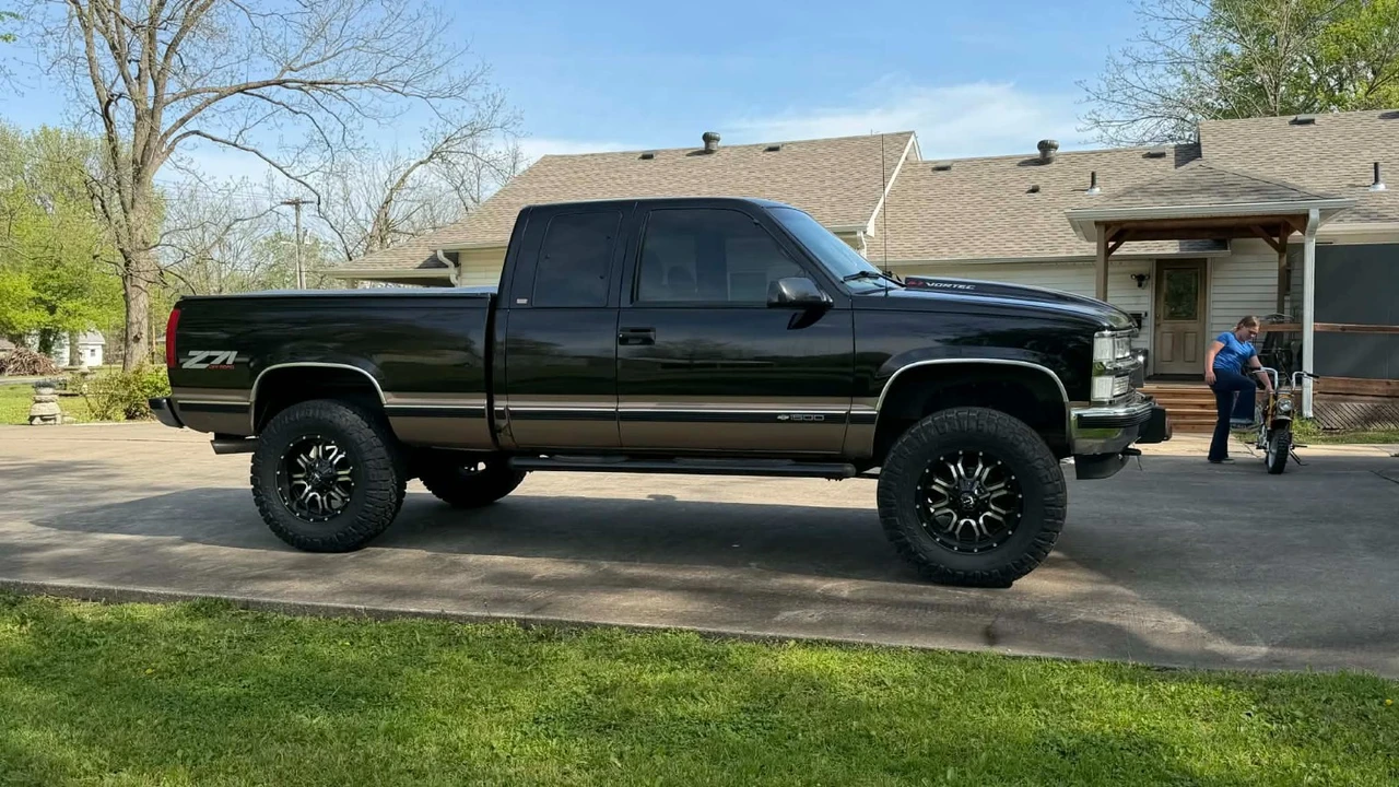 1998 Chevrolet C/K 4th Gen - Image 2 of 20