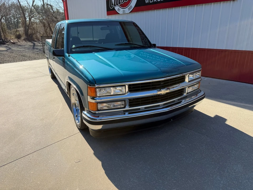 1998 Chevrolet - Image 25 of 31