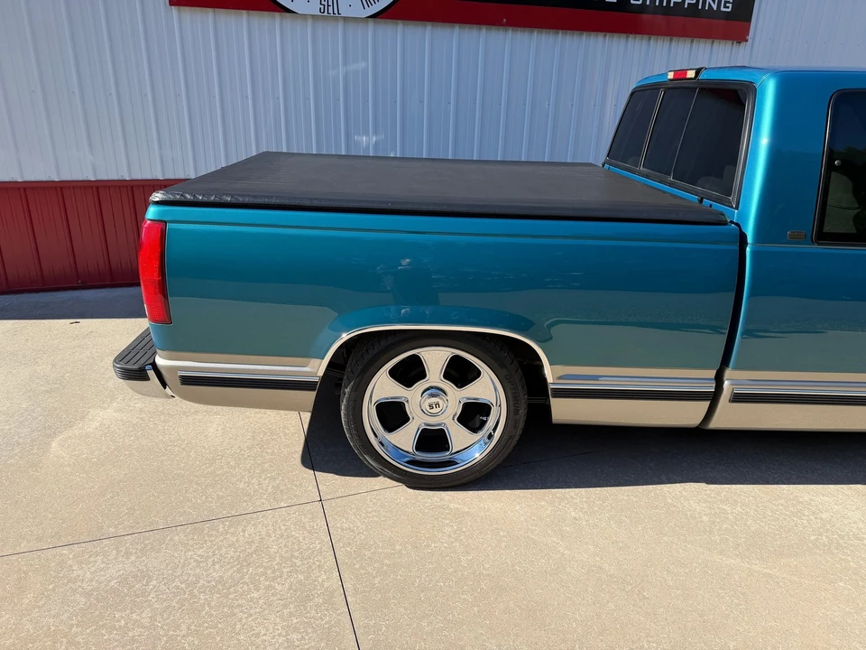 1998 Chevrolet - Image 10 of 31