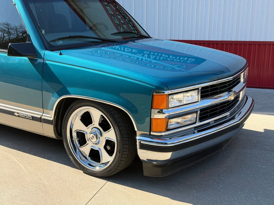 1998 Chevrolet - Image 2 of 31