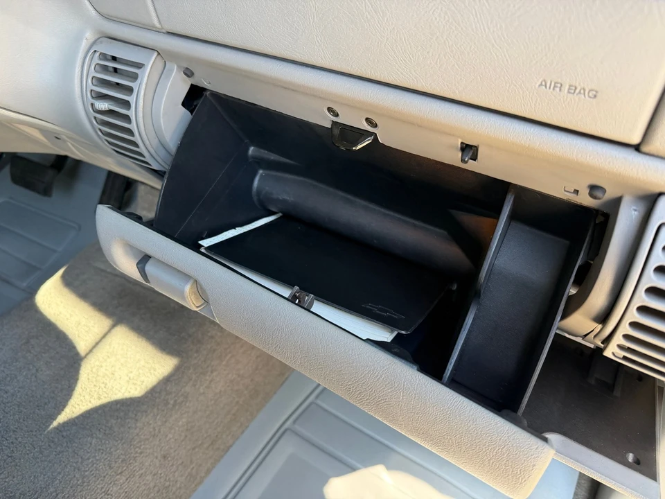 1998 Chevrolet - Image 18 of 31