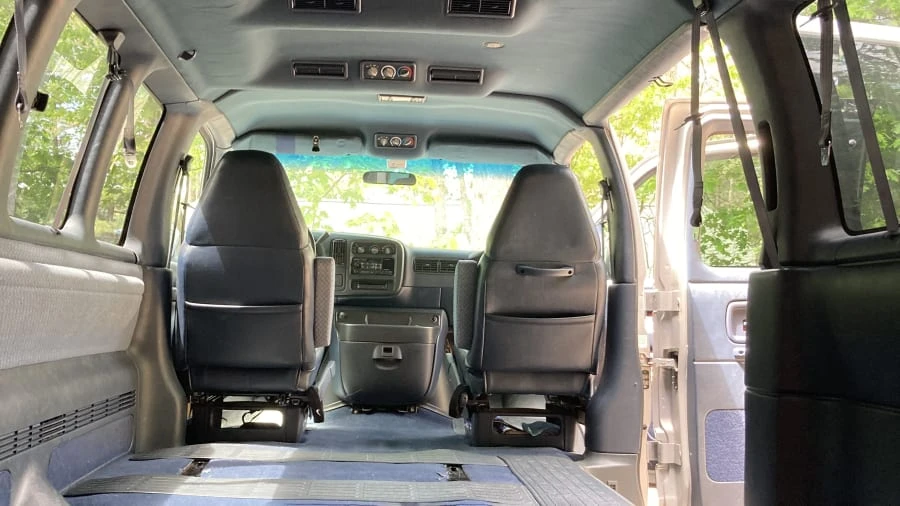 1998 Chevrolet Express - Image 9 of 21