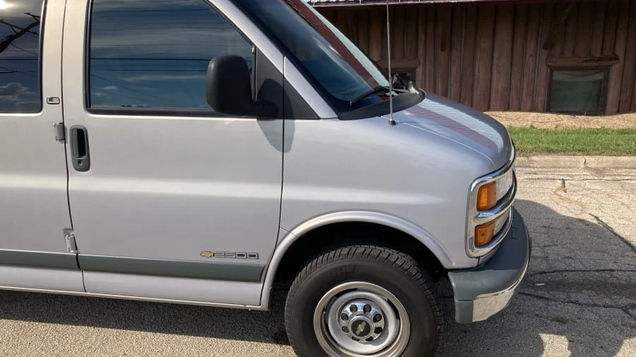 1998 Chevrolet Express - Image 17 of 21
