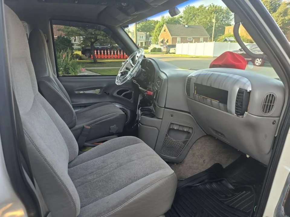 1998 Chevrolet Astro - Image 6 of 14