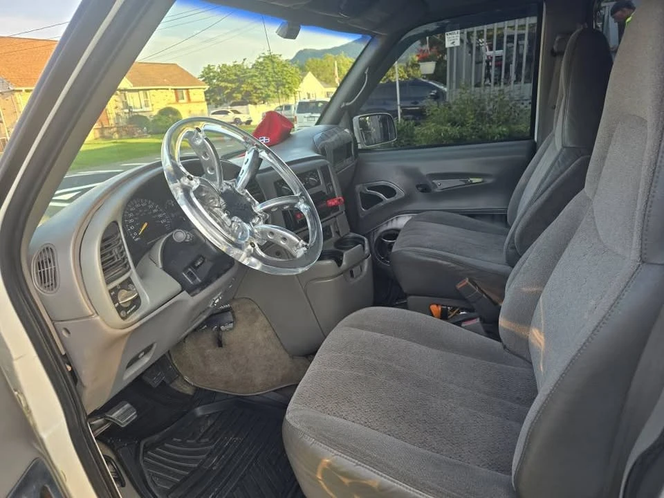1998 Chevrolet Astro - Image 9 of 14