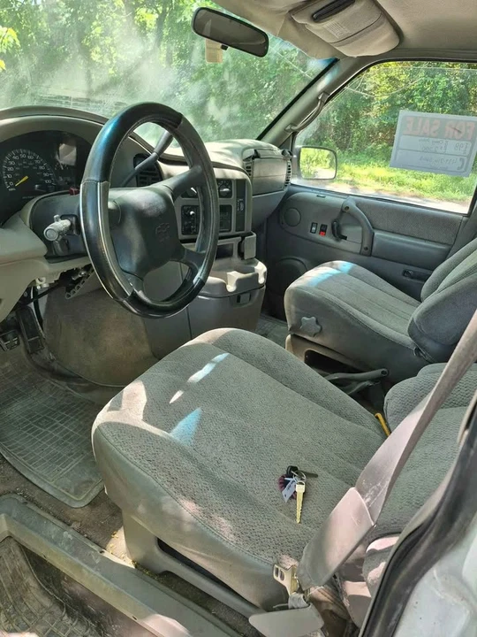 1998 Chevrolet Astro - Image 5 of 8