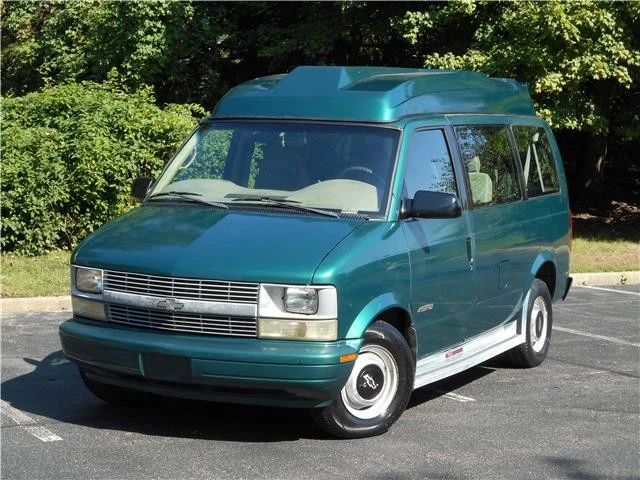 1998 Chevrolet Astro - Image 2 of 12