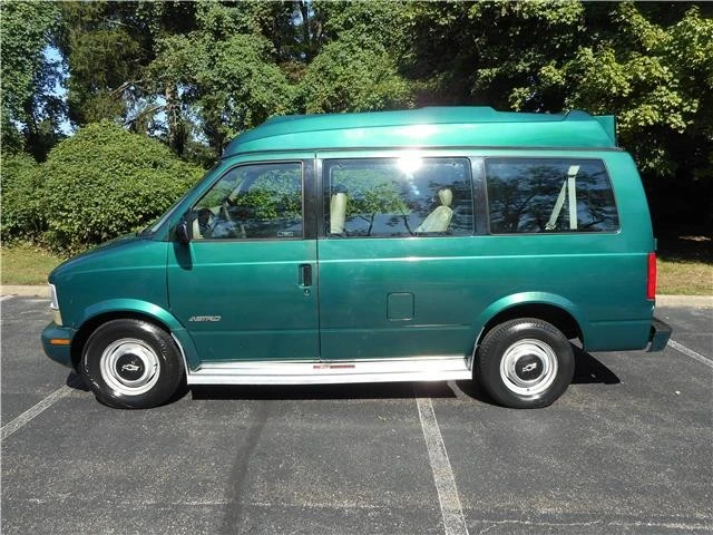 1998 Chevrolet Astro - Image 9 of 12