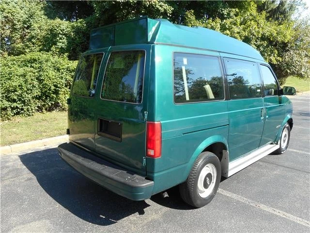 1998 Chevrolet Astro - Image 4 of 12