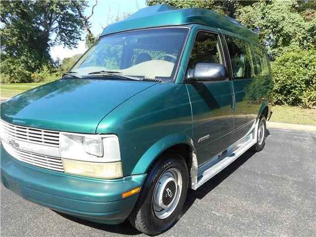 1998 Chevrolet Astro - Image 11 of 12