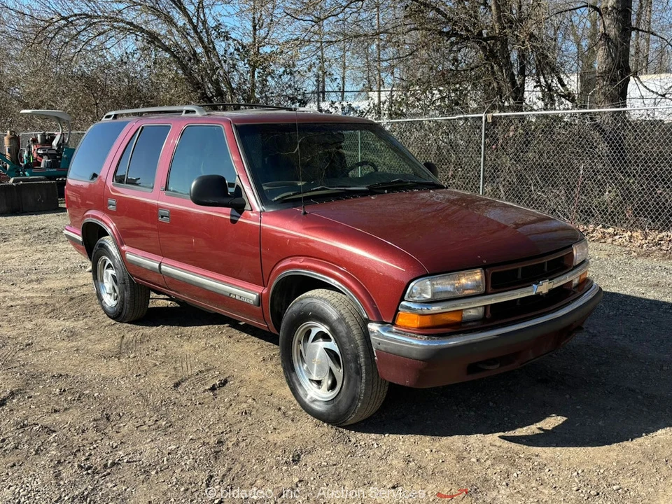 1998 Chevrolet S-10 Blazer 2nd Gen - Image 2 of 12