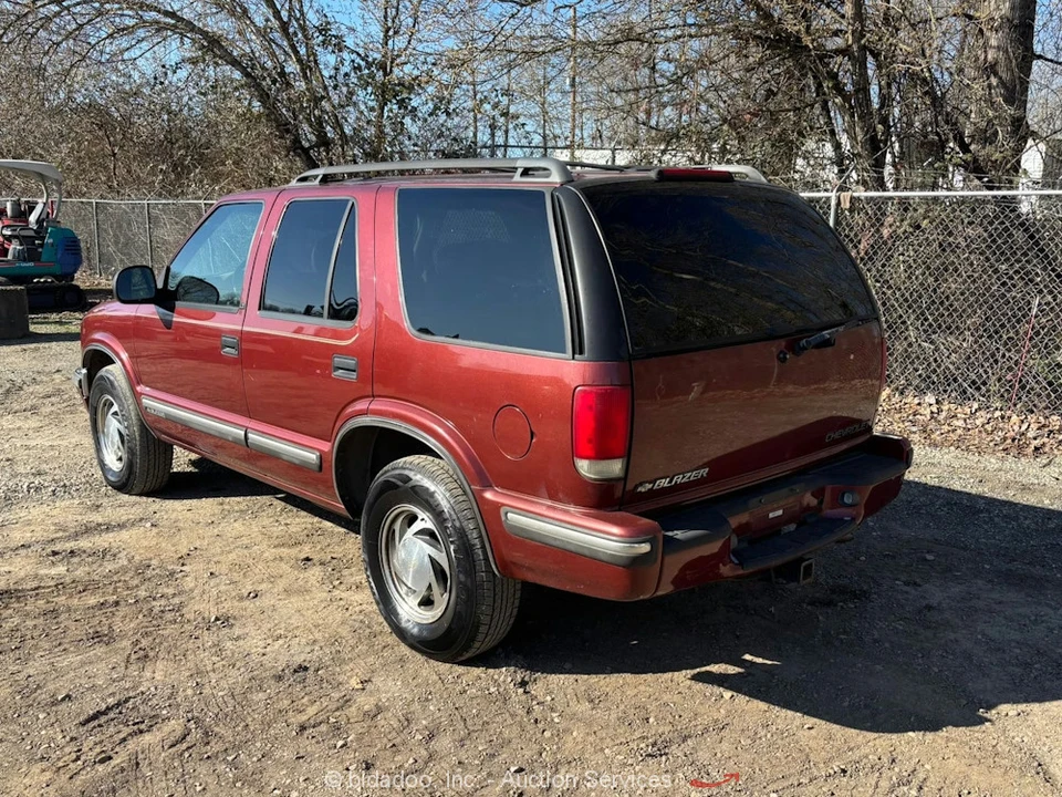 1998 Chevrolet S-10 Blazer 2nd Gen - Image 3 of 12