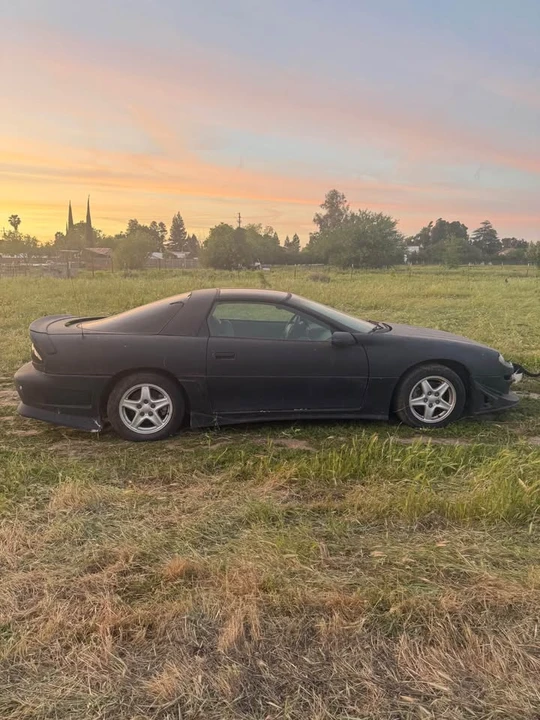 1998 Chevrolet - Image 4 of 9