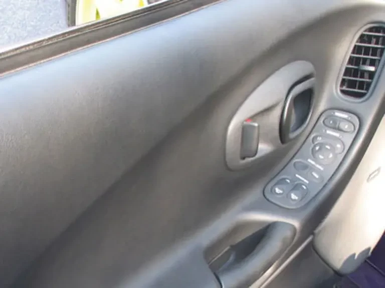 1998 Oldsmobile 88 - Image 4 of 11