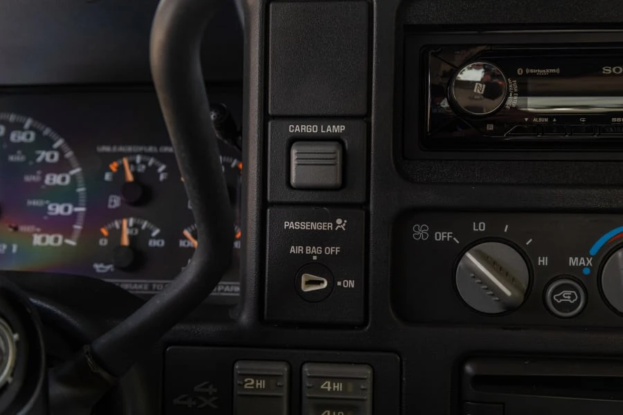 1998 Chevrolet Silverado - Image 24 of 31