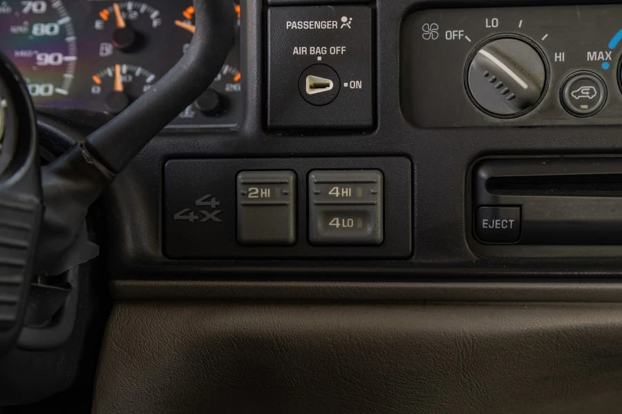1998 Chevrolet Silverado - Image 29 of 31