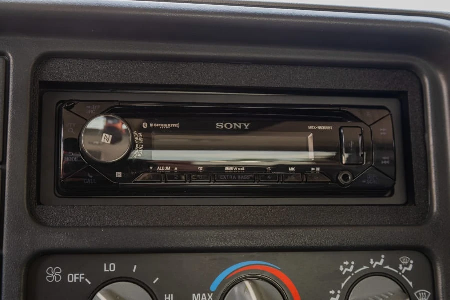 1998 Chevrolet Silverado - Image 28 of 31