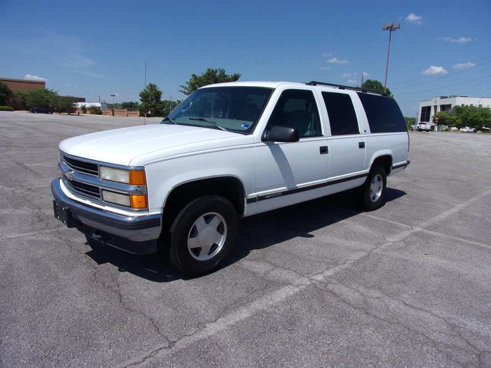 1998 Chevrolet Suburban 8th Gen - Image 3 of 31