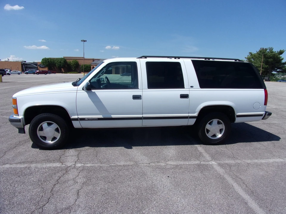 1998 Chevrolet Suburban 8th Gen - Image 5 of 31