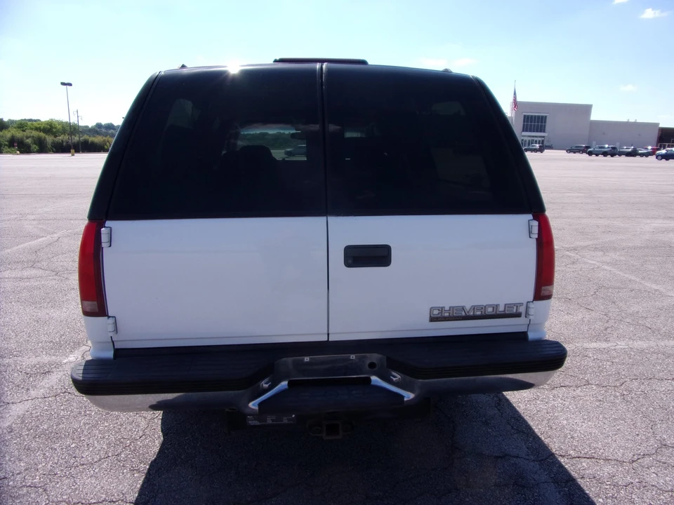 1998 Chevrolet Suburban 8th Gen - Image 8 of 31