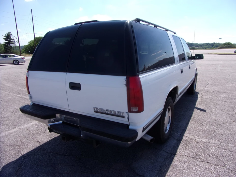 1998 Chevrolet Suburban 8th Gen - Image 9 of 31