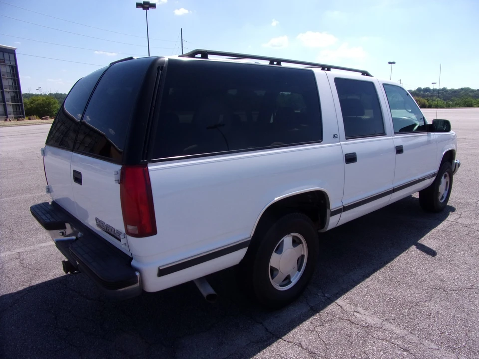 1998 Chevrolet Suburban 8th Gen - Image 10 of 31