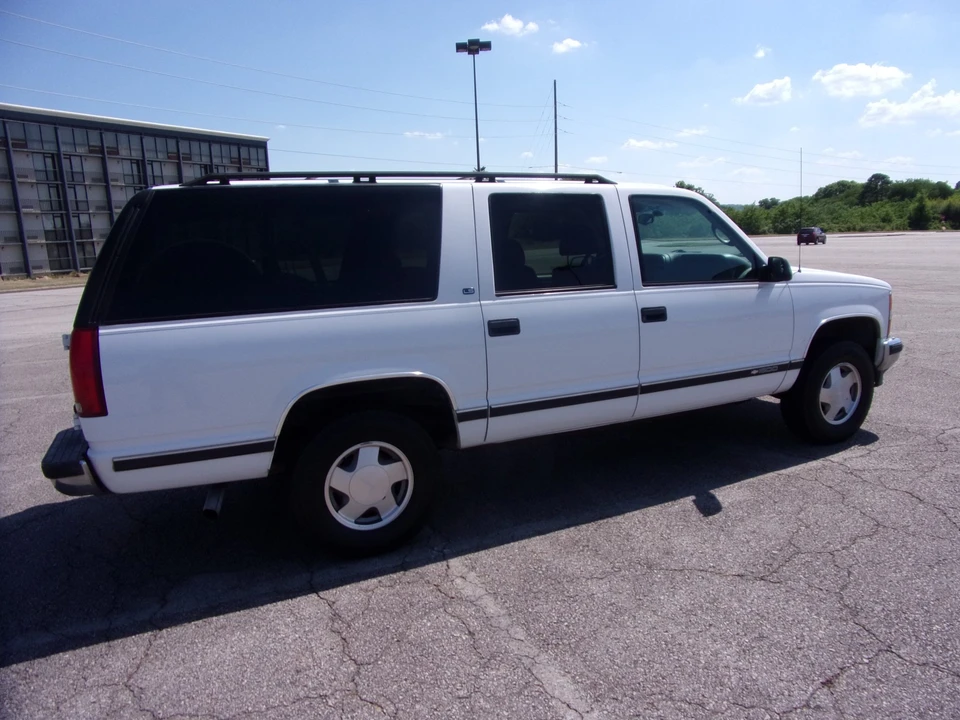 1998 Chevrolet Suburban 8th Gen - Image 11 of 31